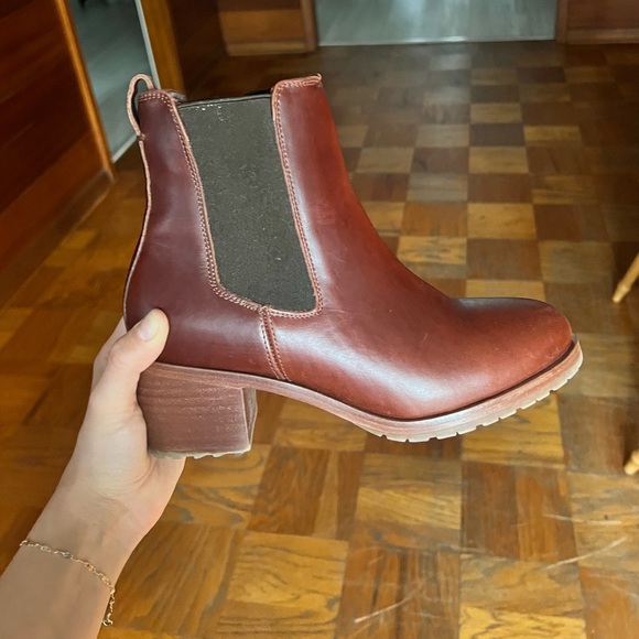 Ana Go-To Heeled Chelsea Boot Auburn - Picture 6 of 8